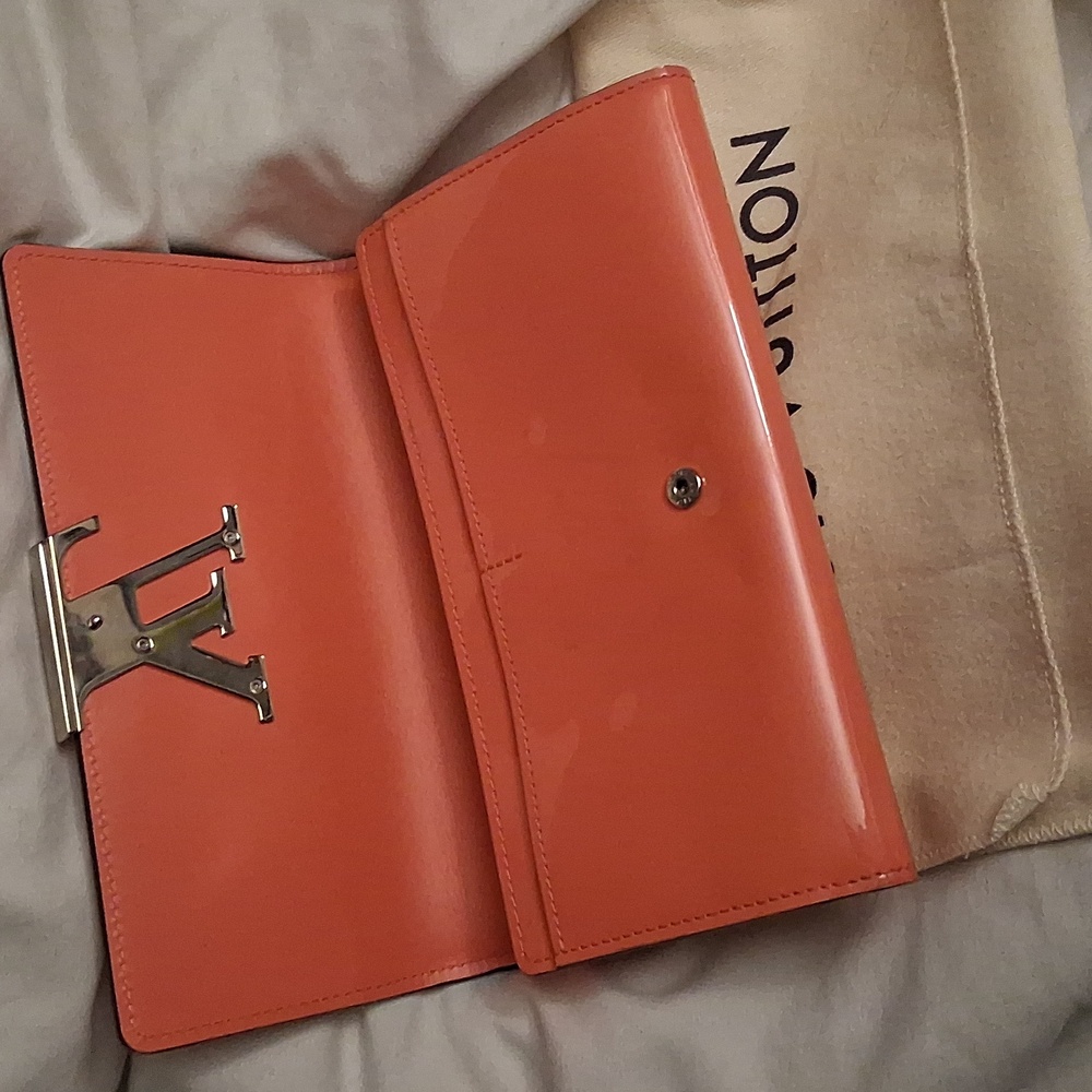 Louis Vuitton Pink Wallet with Silver Logo - Picture 2 of 3